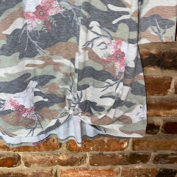Paisley Grace Camo Bull Floral Antler Knot Waist Top Women's Size Medium - Picture 3 of 6
